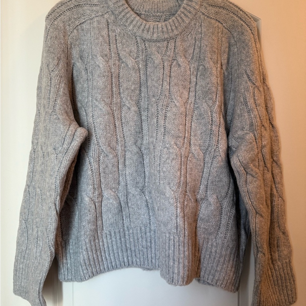 Abercrombie & Fitch Light Gray Cable Knit Sweater